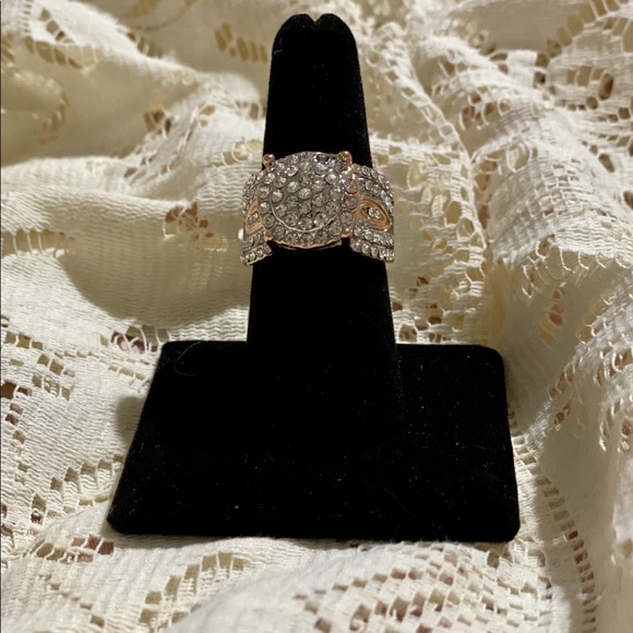 Beautiful large Rose and White Gold Ring - Picture 8 of 8